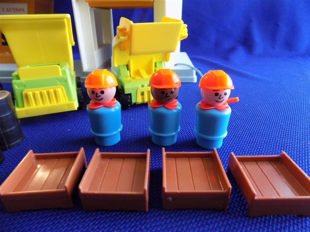 Fisher Price Little People Lift and Load Depot #942 picture 3202