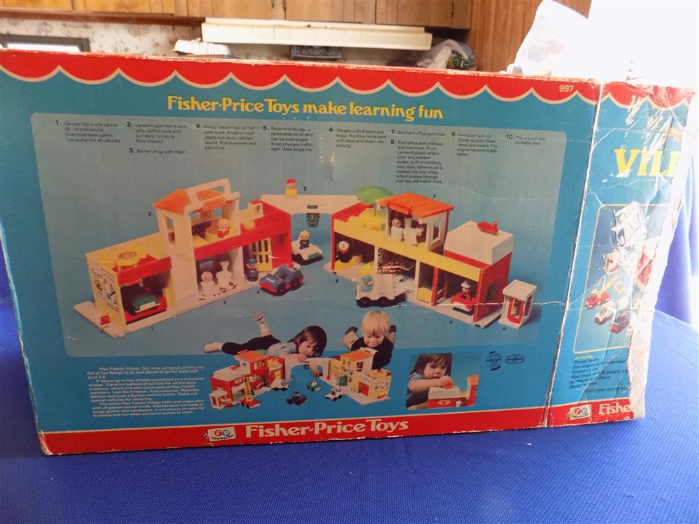 Fisher Price Little People Play Family Village #997 Mint in Box picture 4362