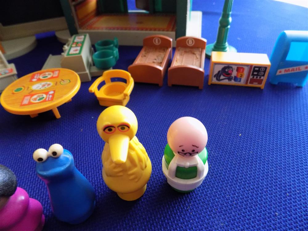 Fisher Price Little People Play Family Sesame Street #938 Complete with eraser picture 4337