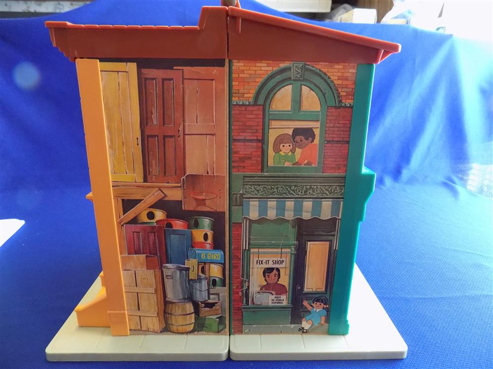 Fisher Price Little People Sesame Street Play Family Village #938 picture 5510