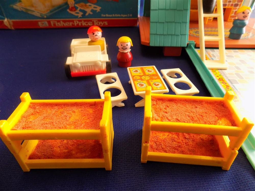 Fisher Price Little People Play Family A Frame #990 Complete Near Mint in Box  picture 6572