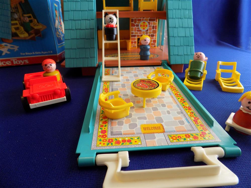 Fisher Price Little People Play Family A Frame House #990 Near mint with box picture 8826