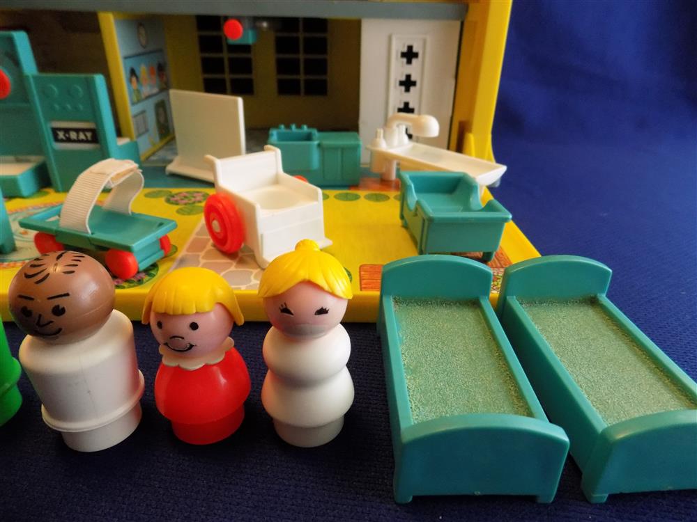 Fisher Price Little People Play Family Childrens Hospital #931 picture 12058