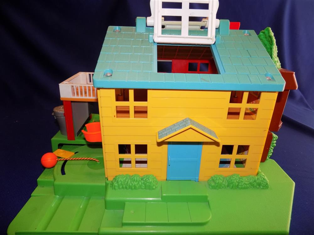 Fisher Price Little People #2551 Neighborhood House Set picture 15135