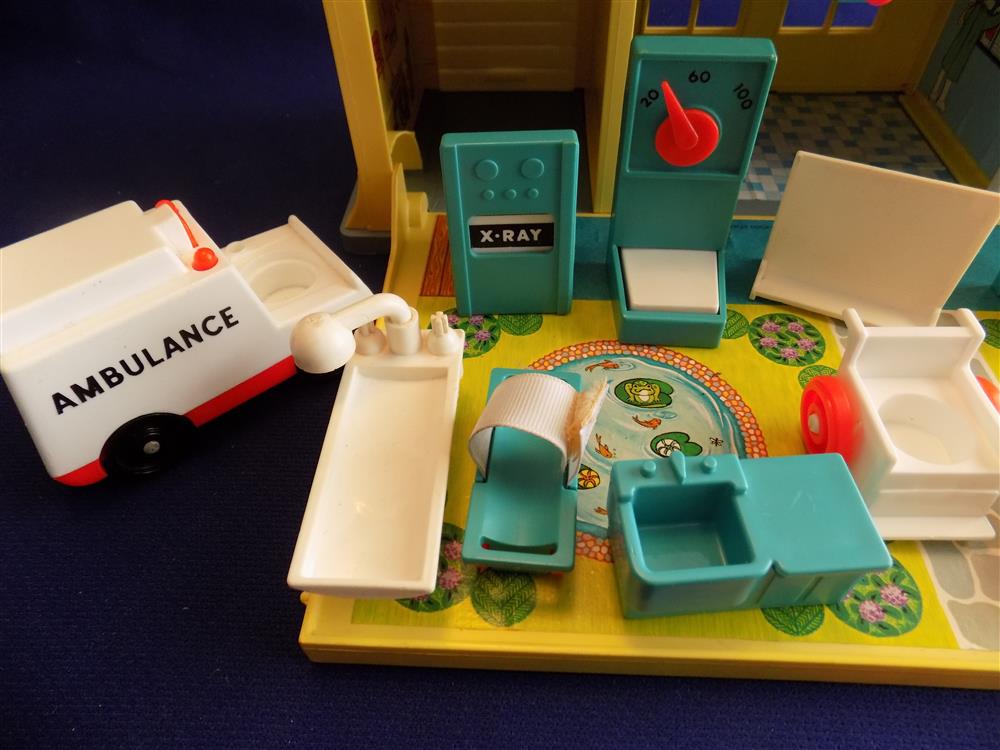Fisher Price Little People Play Family Hospital #931 Complete picture 16158