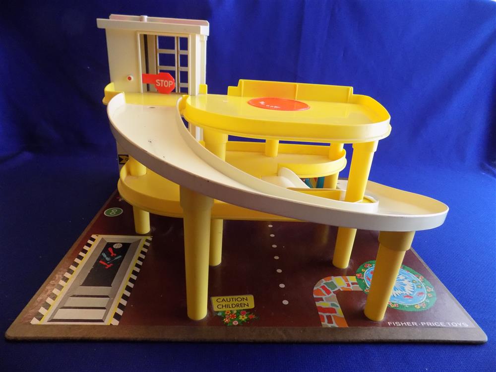 Fisher Price Little People Play Family Action Garage Station #930 picture 14123