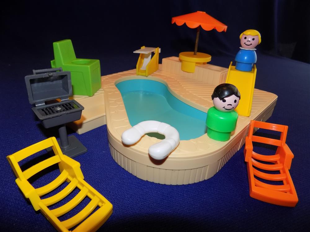 Fisher Price Little People Pool #2526 Complete in Box picture 17291