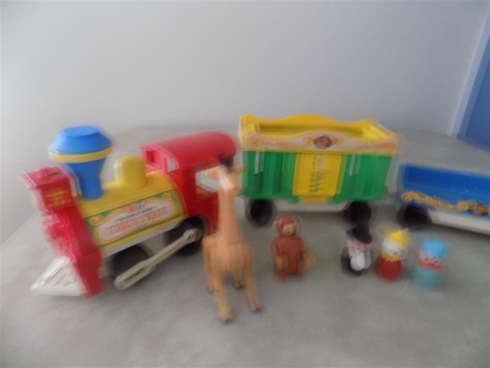 Fisher Price Little People #991 Play Family Circus Train 4 Train picture 23657