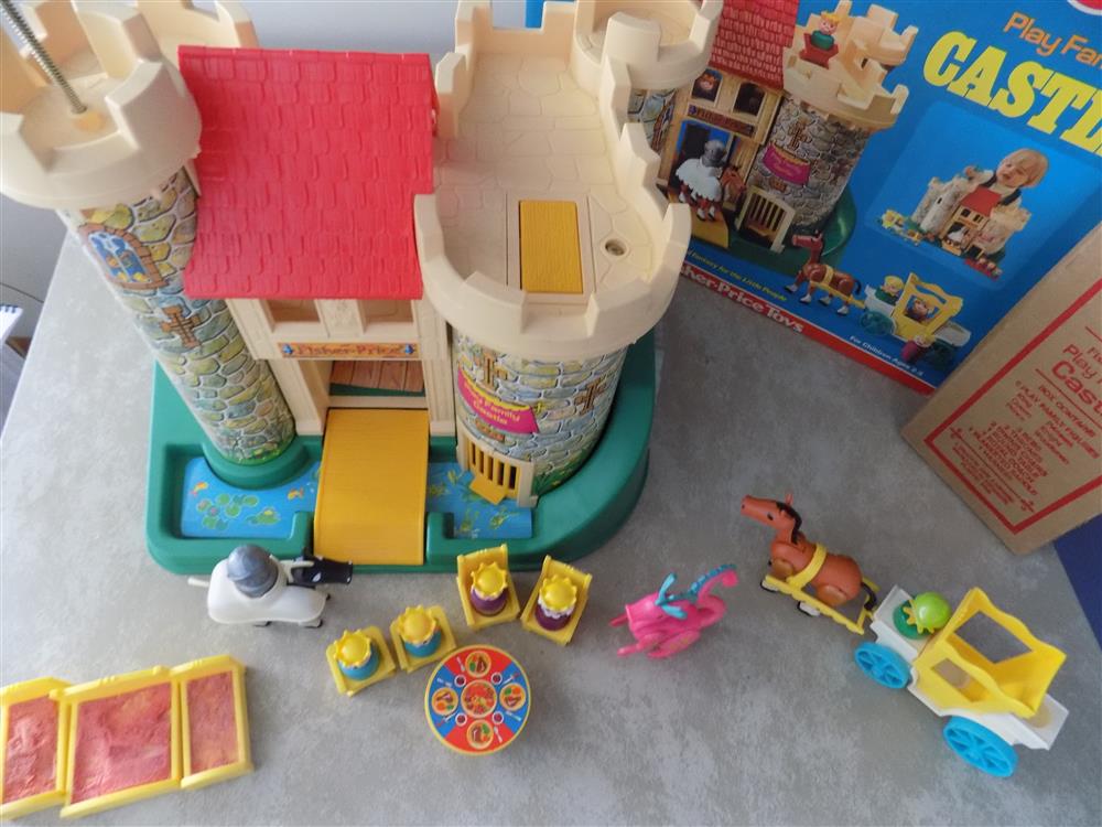Fisher Price Little People Play Family Castle #993 Near Mint with both boxes picture 23753