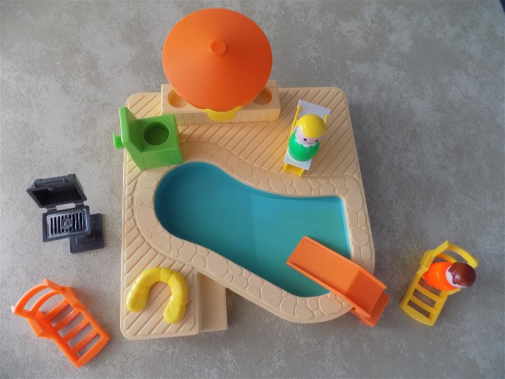 Fisher Price Little People Pool Set #2526 Complete set picture 23567